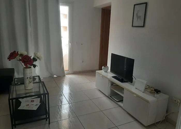 Coqueto En Parque Carolina * Costa del Silencio