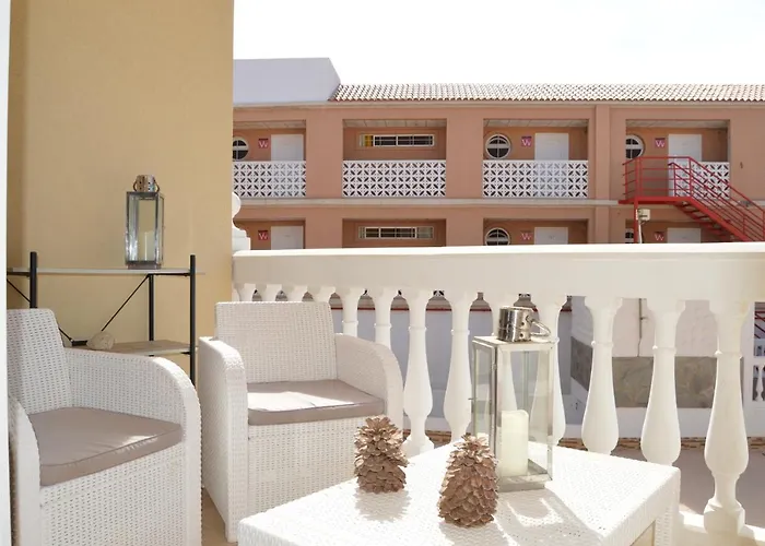 Coqueto En Parque Carolina Costa Del Silencio