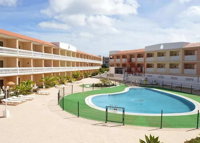 Coqueto En Parque Carolina Costa Del Silencio